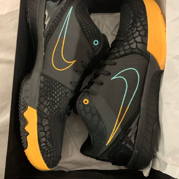 kobe 4 black snake